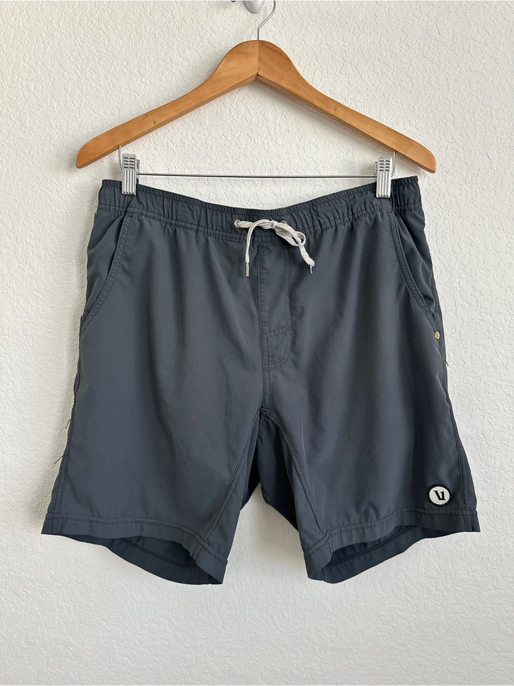 Vuori Men's Gray Solid Swim Trunks Size 32 Drawstring Back Pocket